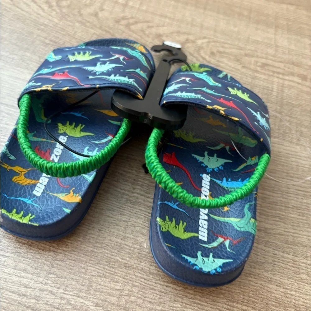Little boys dinosaur sandals wave zone size 5-6 NWOT